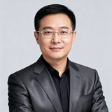北京某知名律师事务所合伙人周明远律师的职业头像，他佩戴银色细框眼镜，身着深灰色西装，气质沉稳专业。